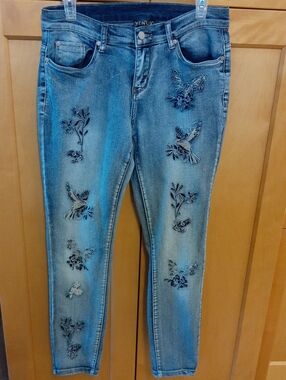 VENUS Light Blue Skinny Jeans with Embroidered Birds And Flowers Size 8